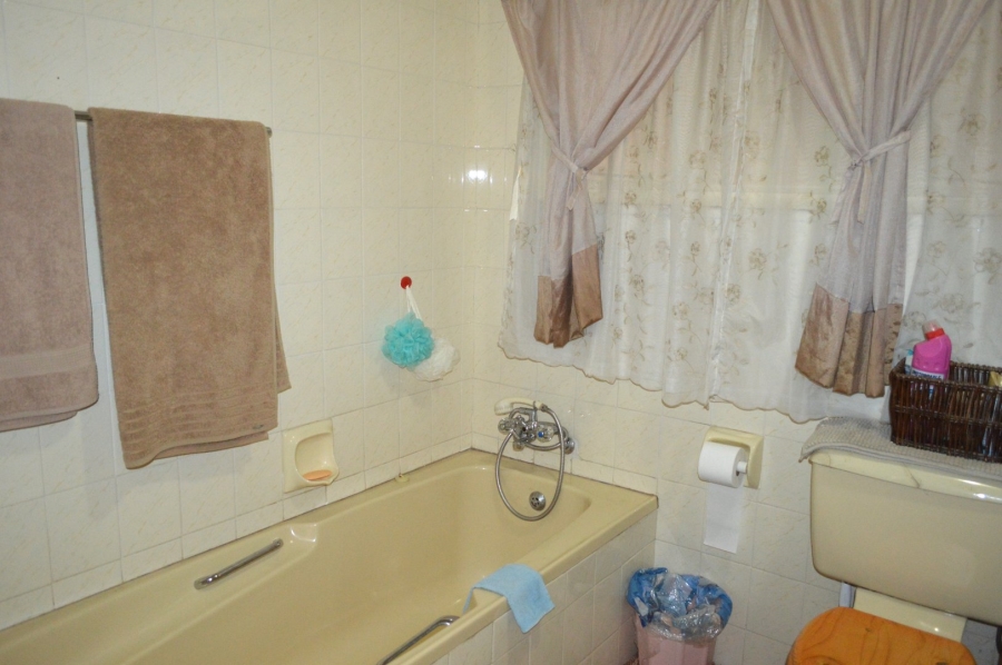 5 Bedroom Property for Sale in Stilfontein Ext 4 North West